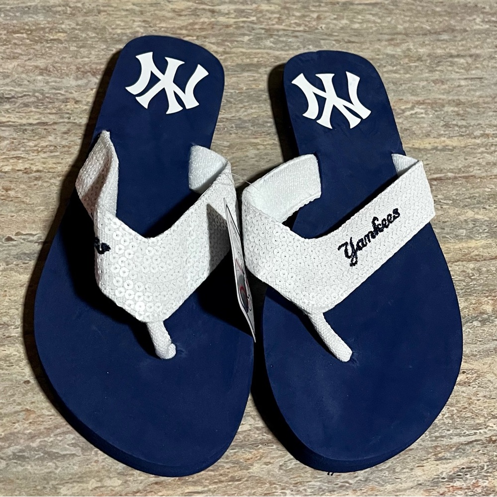 NWT NY Yankees thong sequins sandals
